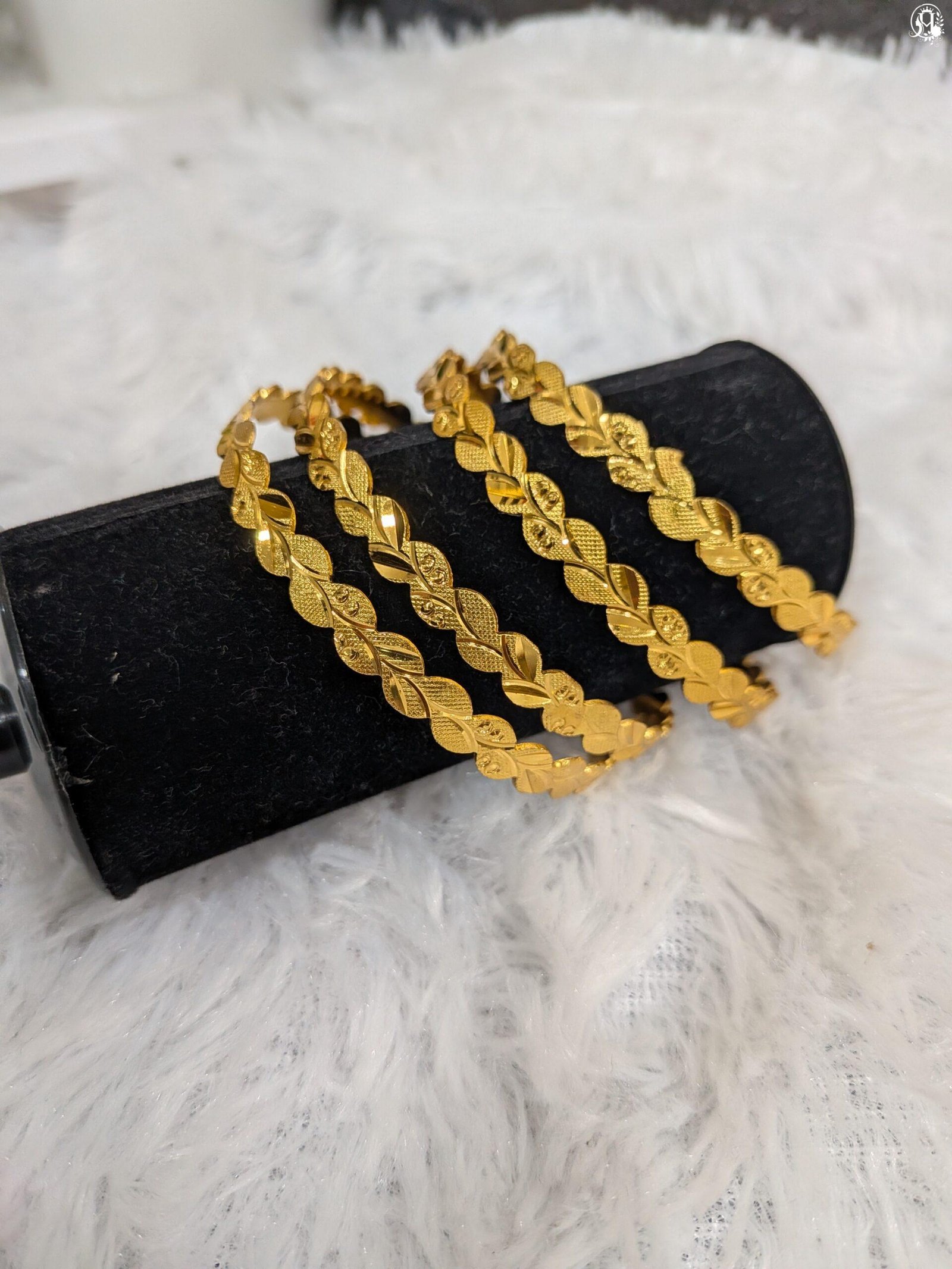 Gold Polished Leaf Design Bangle - Image 2